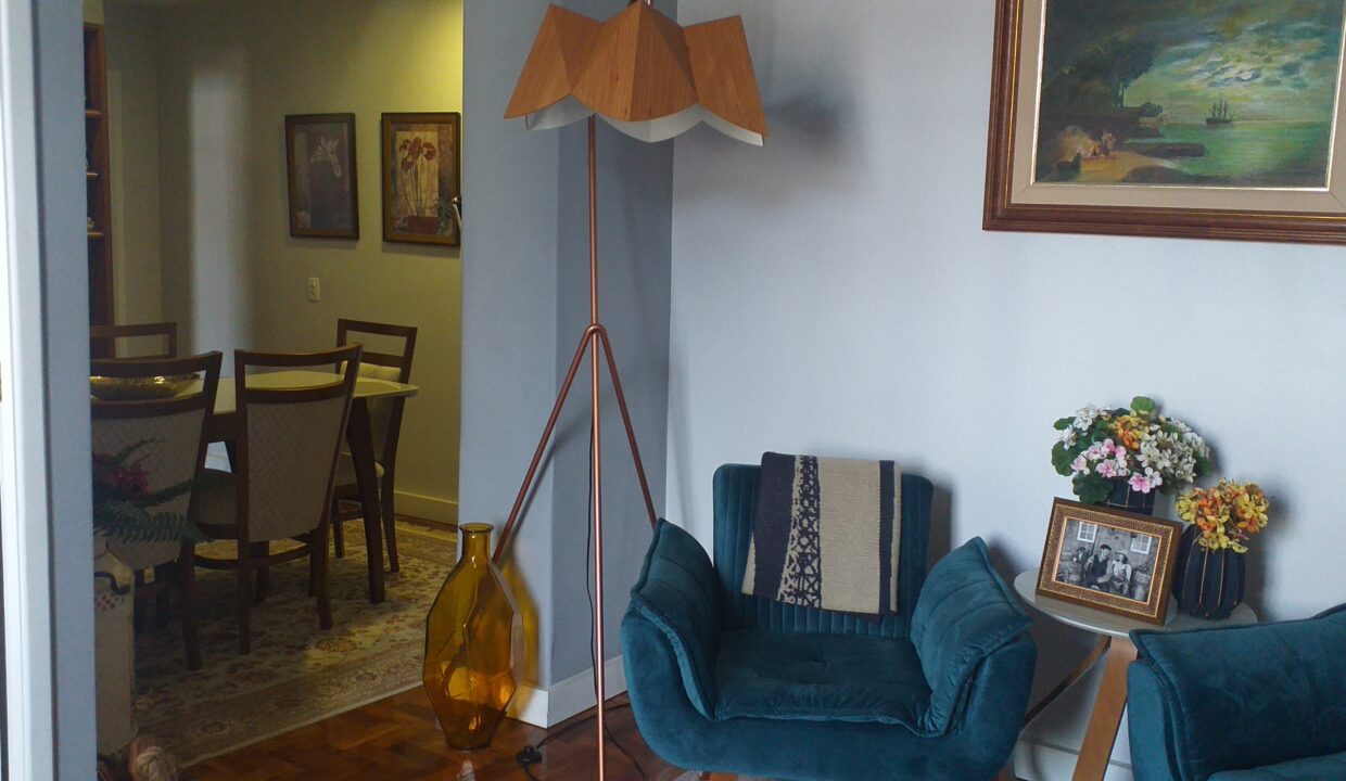 Ampla sala em apartamento no bairro do Alto - Teresópolis-RJ