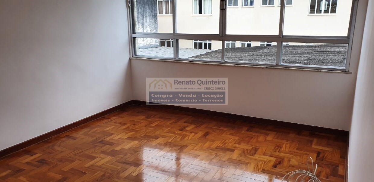 Apartamento com elevador e garagem em Agriões