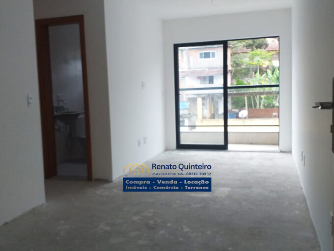 Sala integrada com a varanda, trazendo muitas opções para você criar um ambiente variado e divertido! Apartamento à venda em Teresópolis, RJ, no bairro de Fátima.