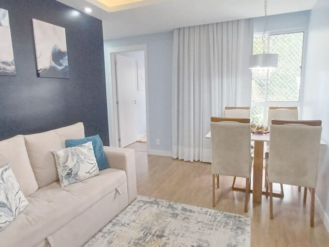 Um ótimo apartamento no Residencial Arvoredo, na Cascata do Imbuí! Pronto para morar, com cozinha planejada e armário embutido!